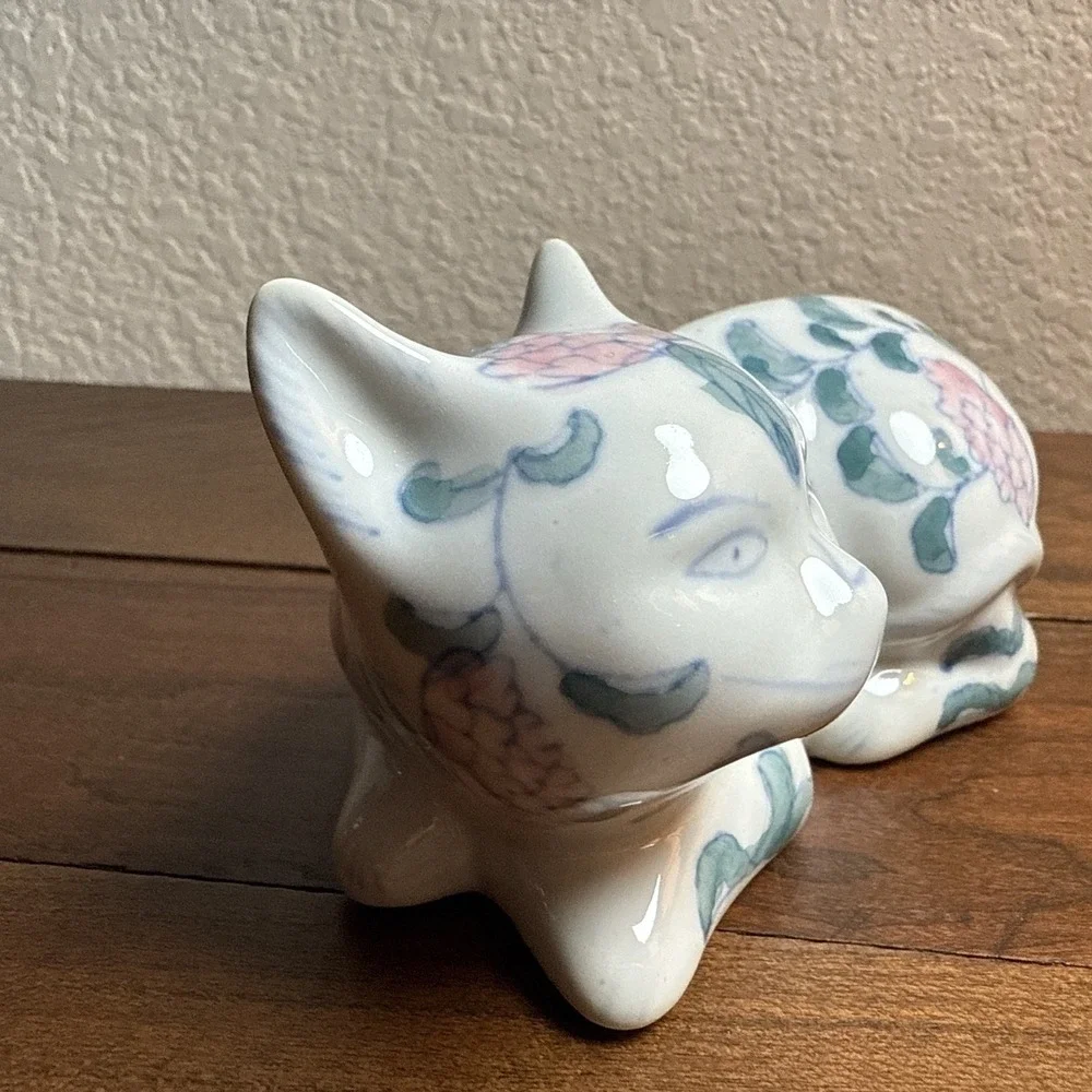 Vintage cat figurine white cat Green Ivy Flowers